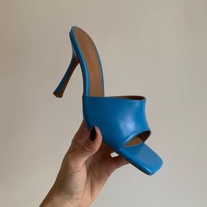 TONY BIANCO blue heels